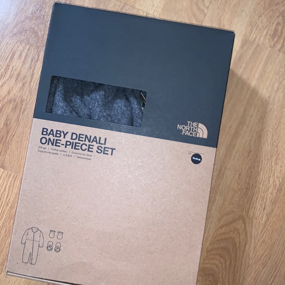 NWT The North Face Baby Denali One-Piece Set (includes mitten and boots), 18-24M - Picture 13 of 16